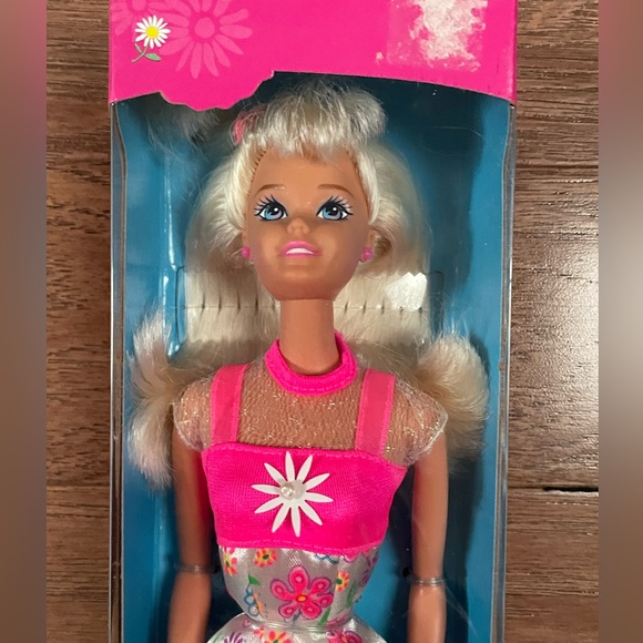 Two NEW unopened in box Barbie dolls - Picture 5 of 5